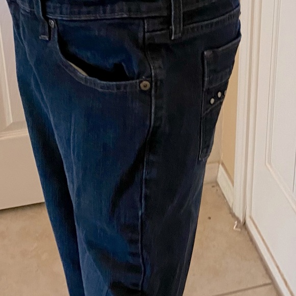 Women’s Levi’s 515 Jeans, dark wash, boot cut - Picture 2 of 3